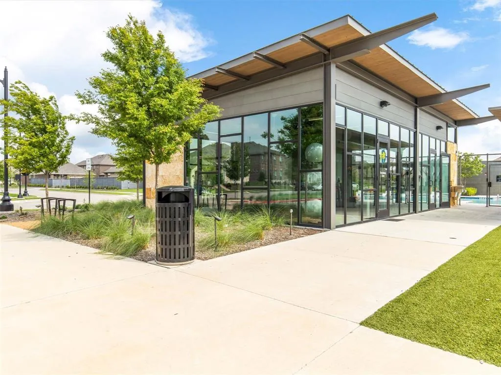 7001 Mapleshade Way