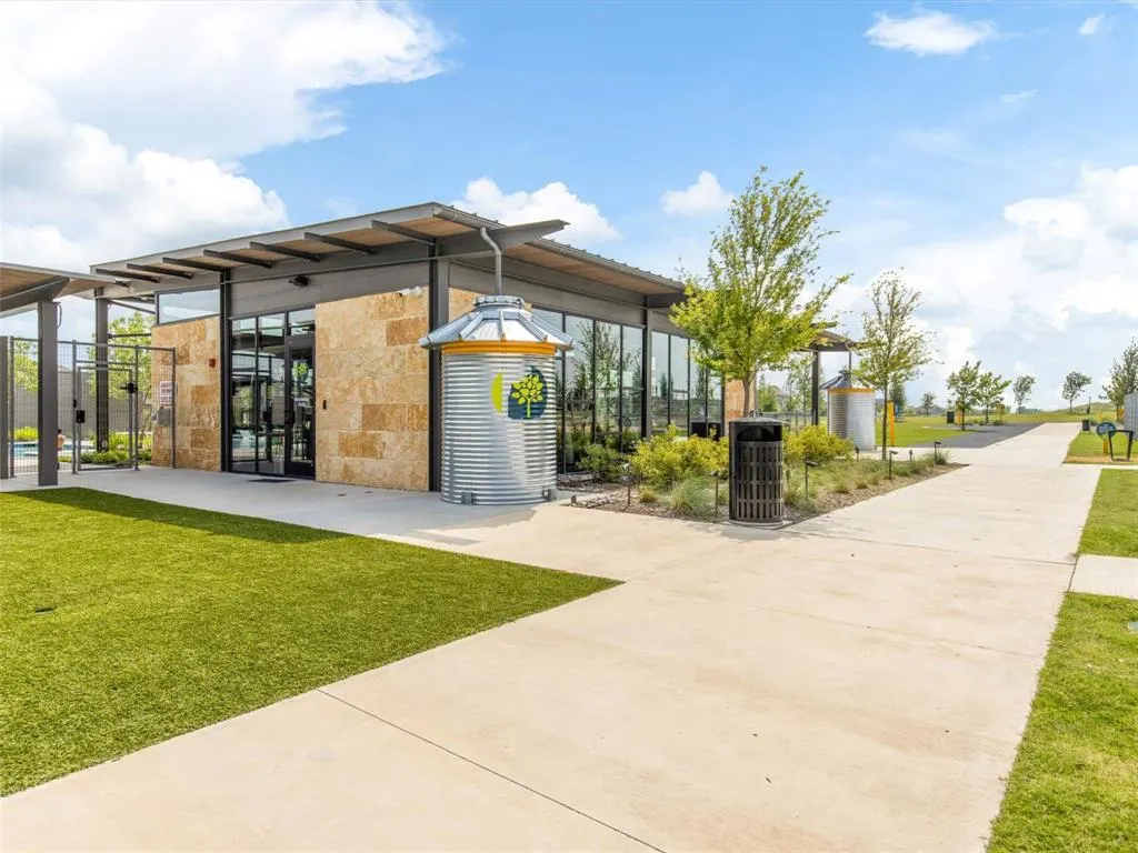 7001 Mapleshade Way