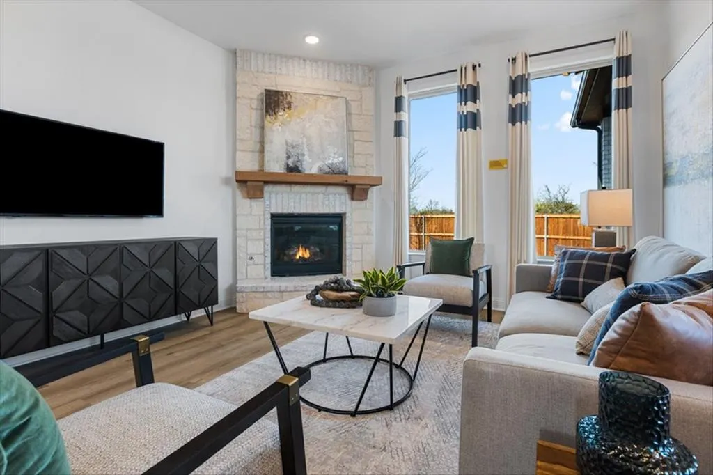 1504 Edgeway