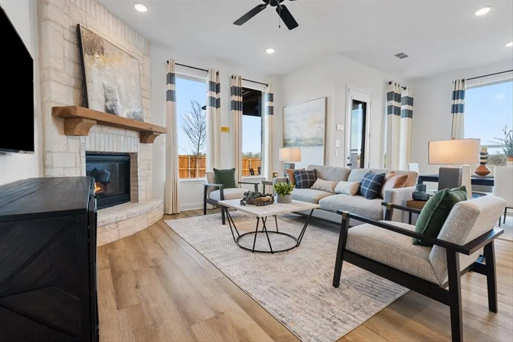 1504 Edgeway