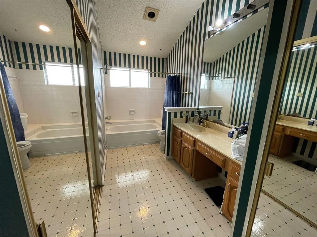 2200 W Park Boulevard, #1904