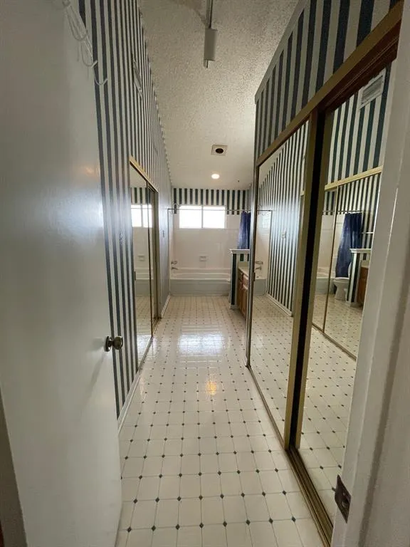 2200 W Park Boulevard, #1904