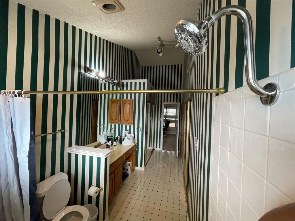 2200 W Park Boulevard, #1904