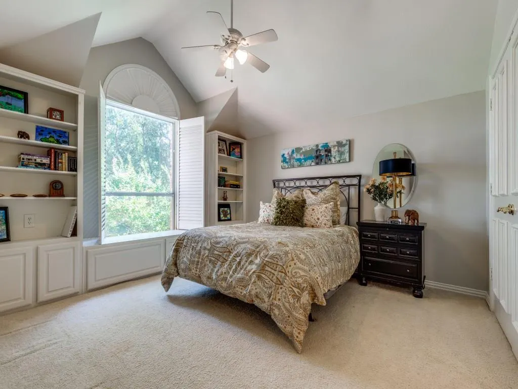 5909 Fossil Ridge Drive