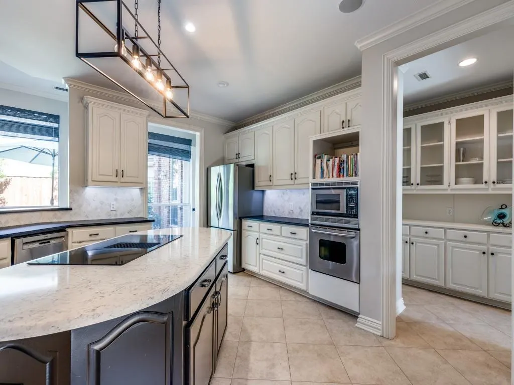 5909 Fossil Ridge Drive
