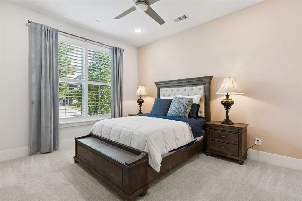 1521 Saint Peter Lane