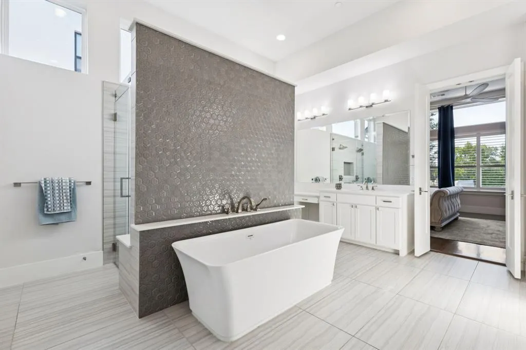 1521 Saint Peter Lane