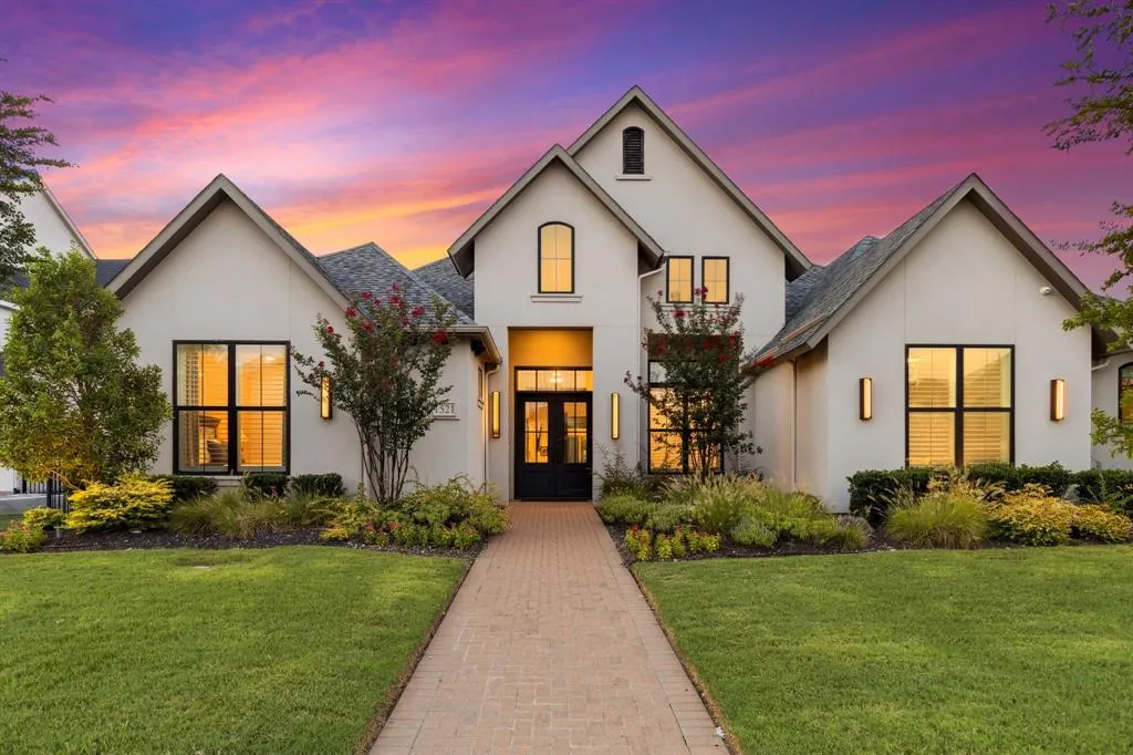 1521 Saint Peter Lane