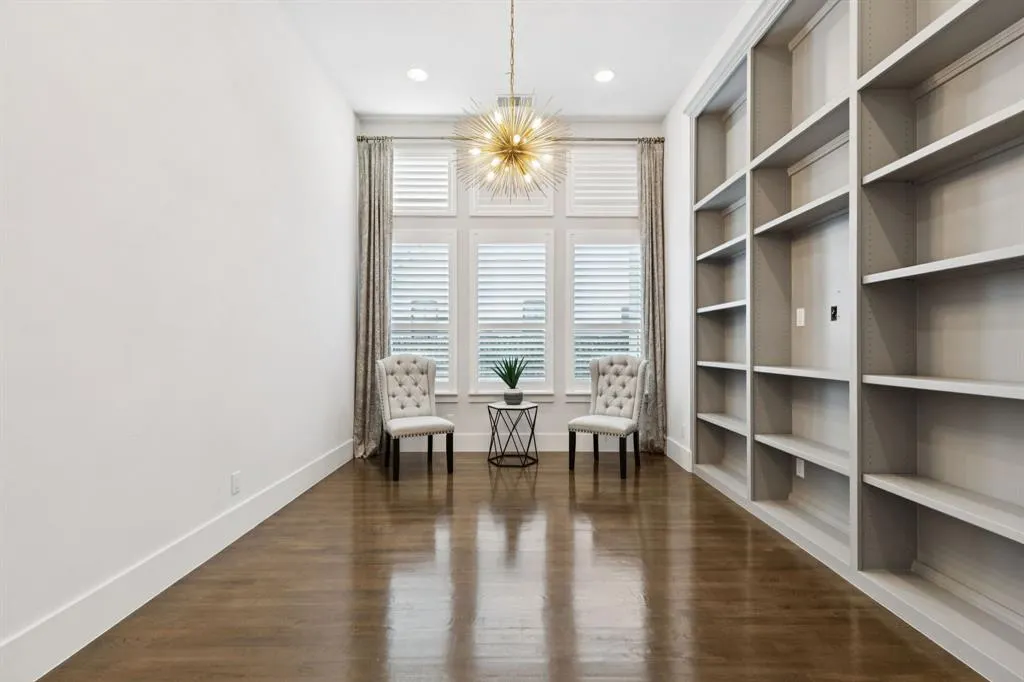 1521 Saint Peter Lane