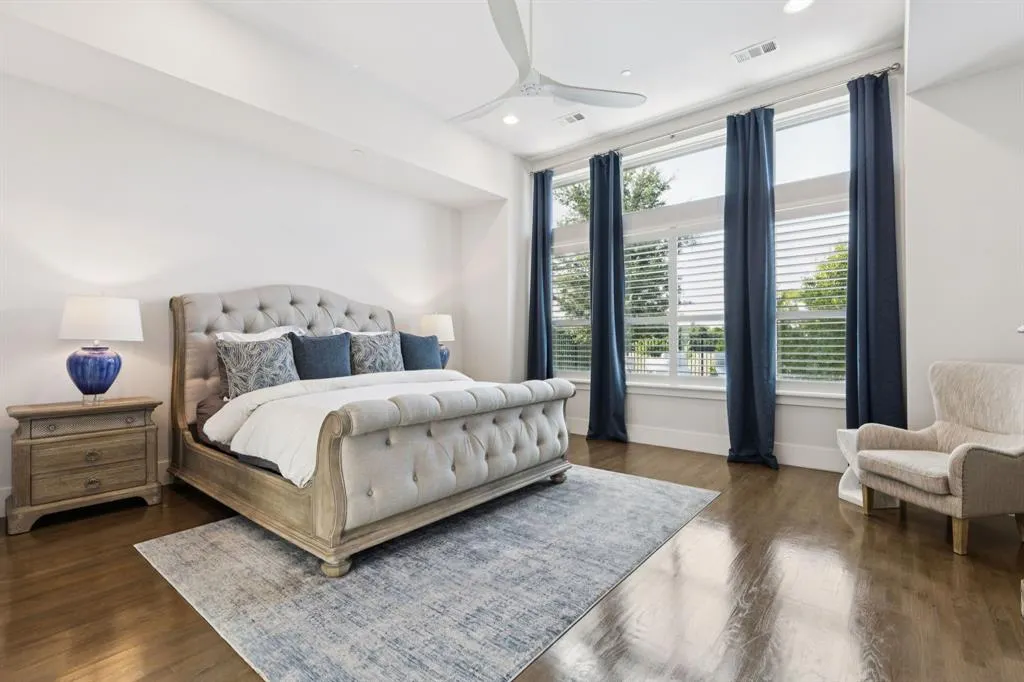 1521 Saint Peter Lane