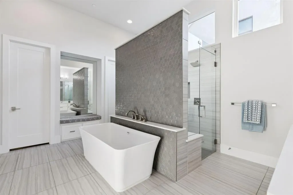 1521 Saint Peter Lane