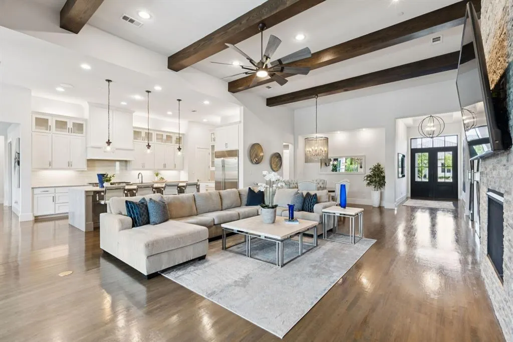 1521 Saint Peter Lane