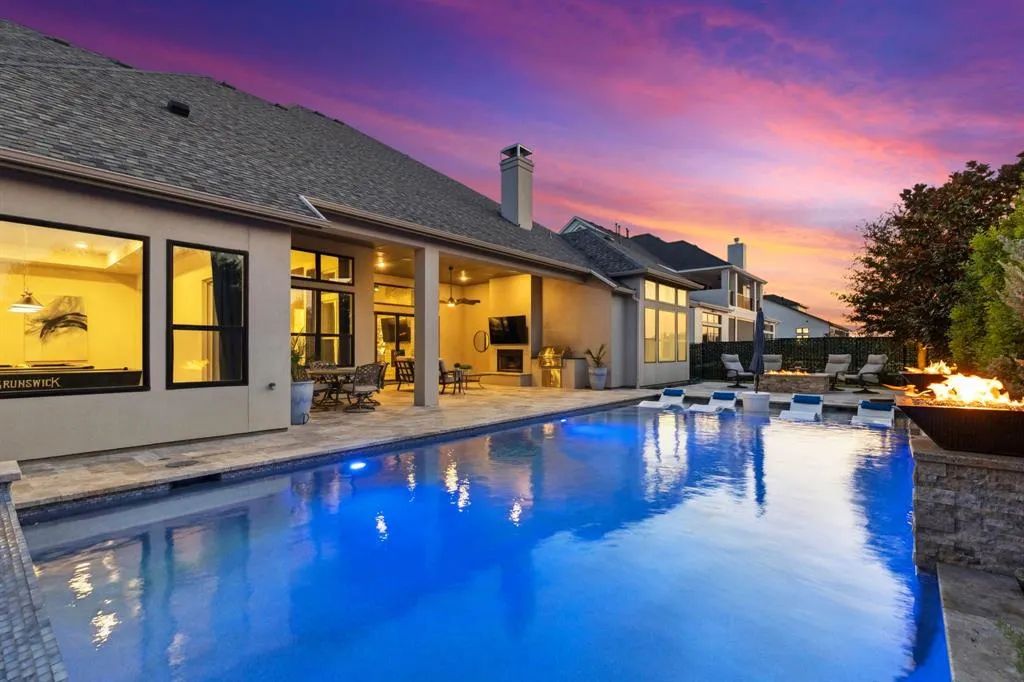 1521 Saint Peter Lane
