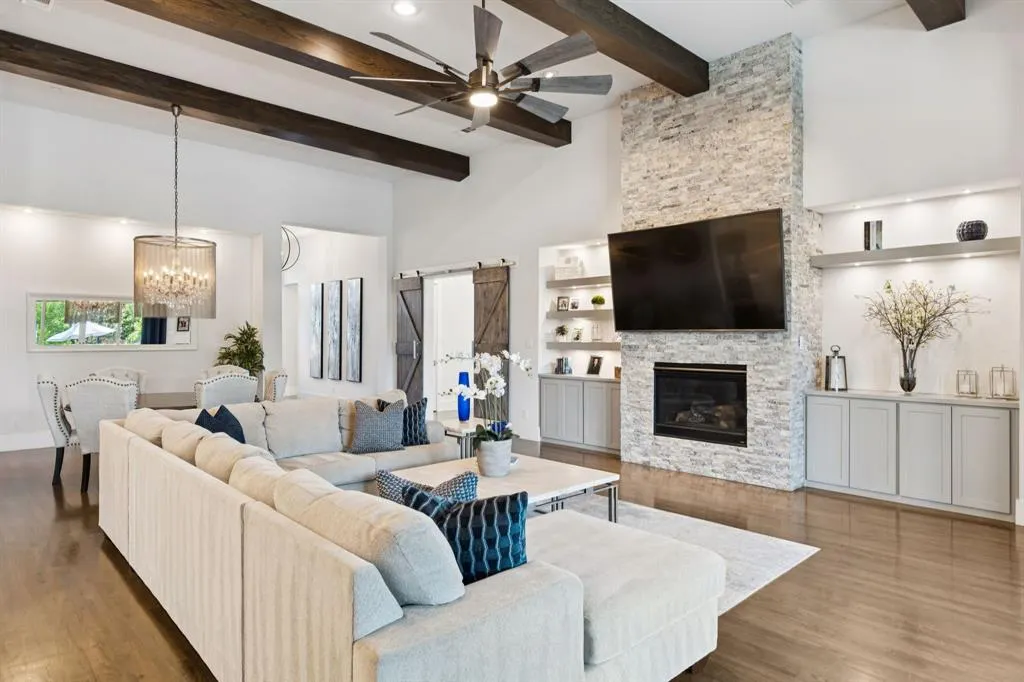 1521 Saint Peter Lane