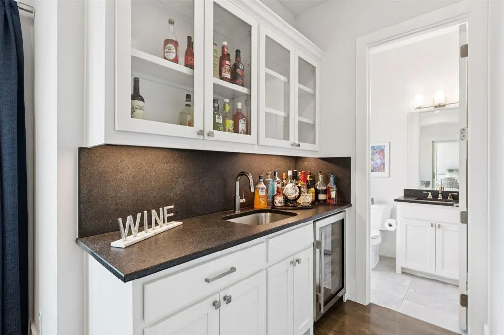 1521 Saint Peter Lane