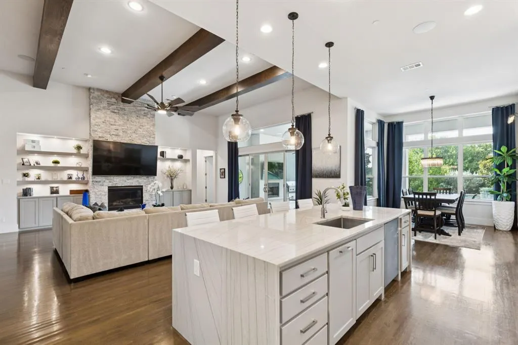 1521 Saint Peter Lane