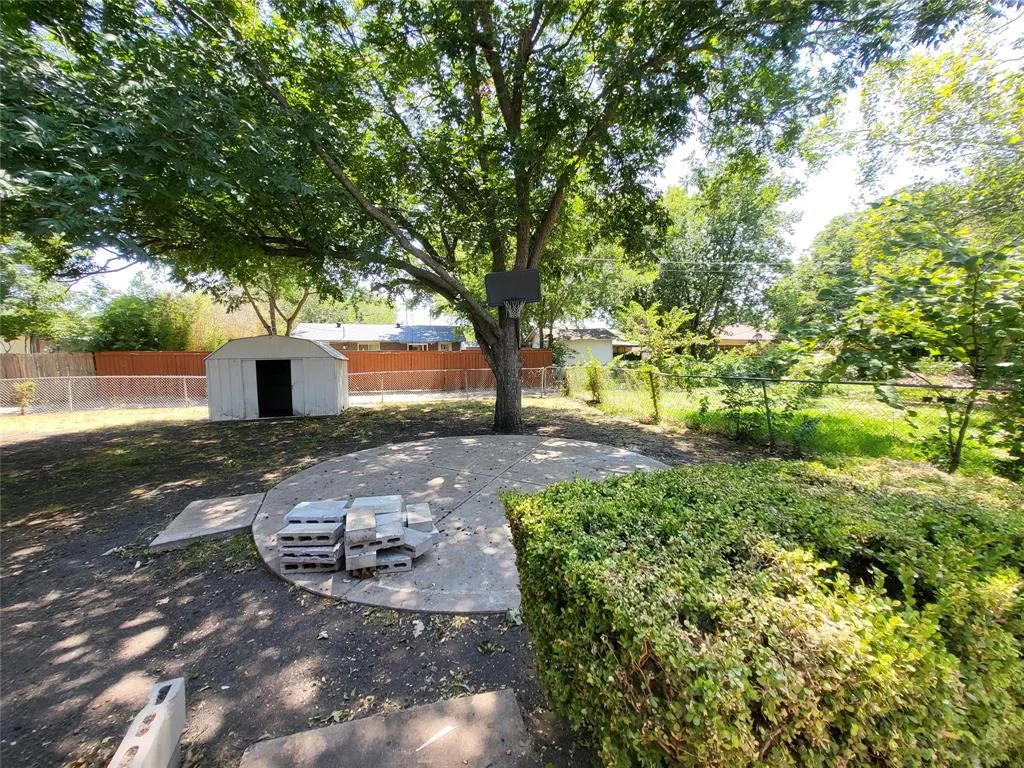 2110 Red Bud Lane