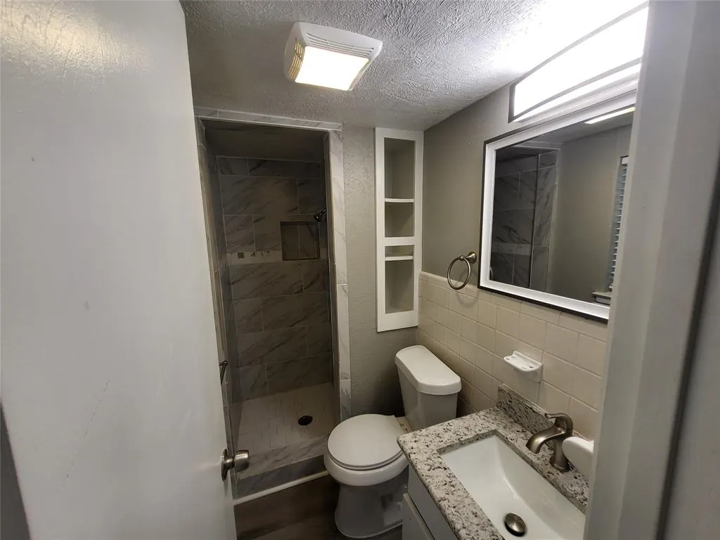 2110 Red Bud Lane