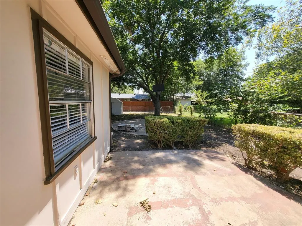 2110 Red Bud Lane