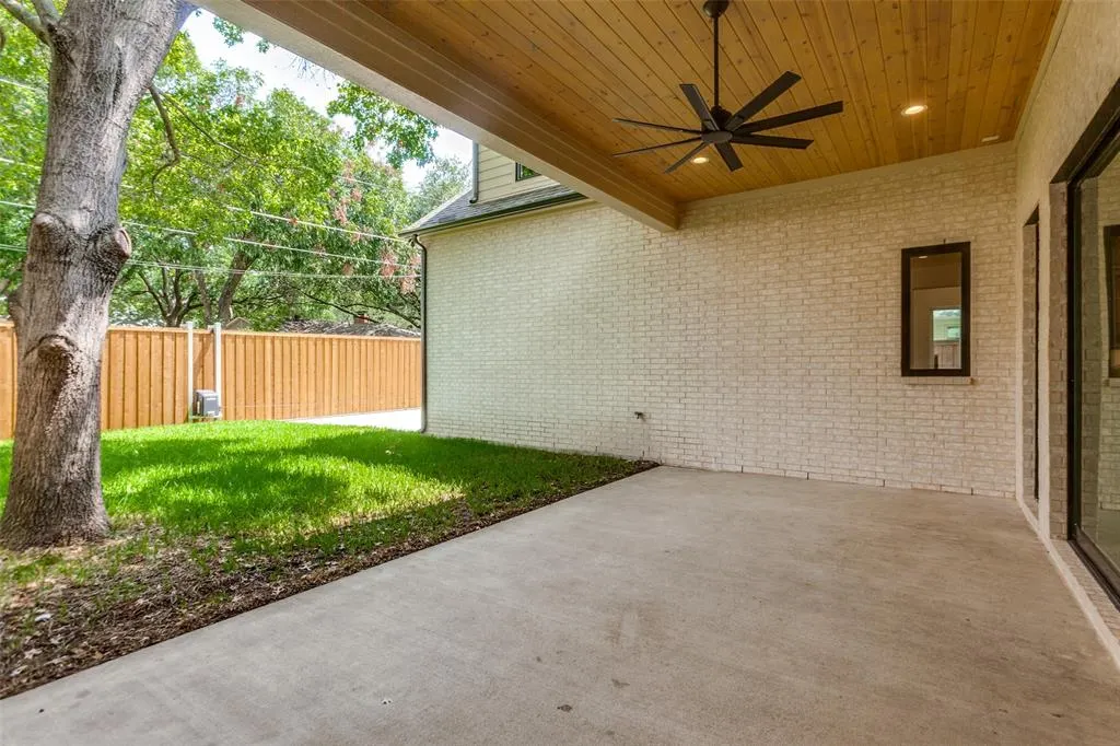 2208 Ridge Crest Drive