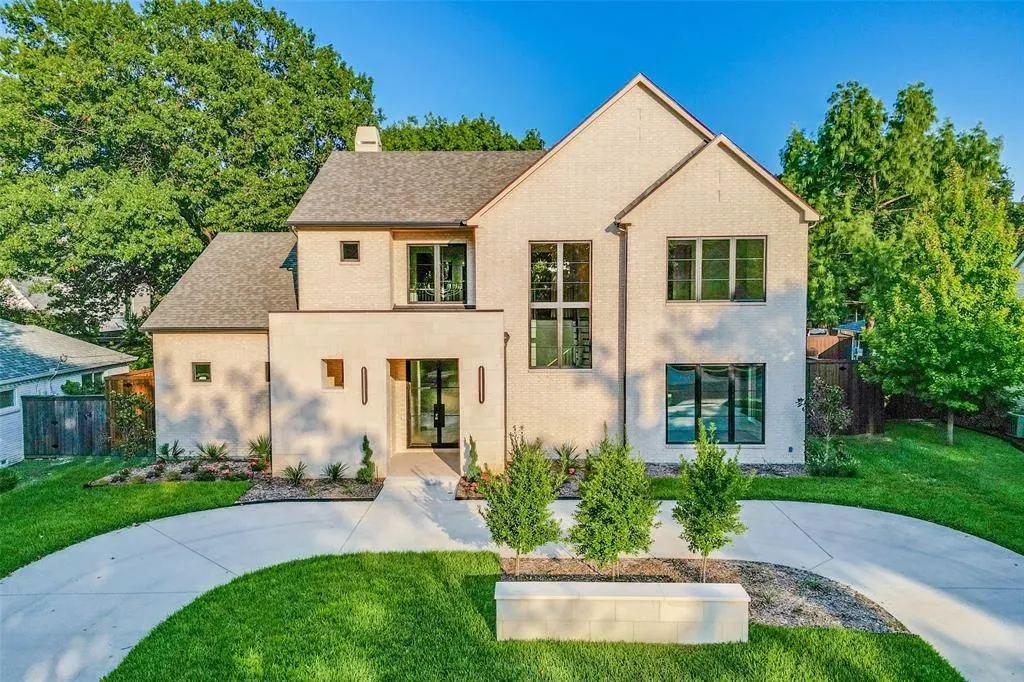 2208 Ridge Crest Drive