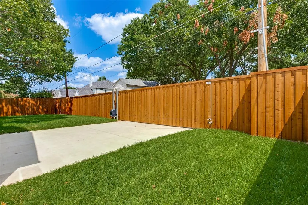 2208 Ridge Crest Drive