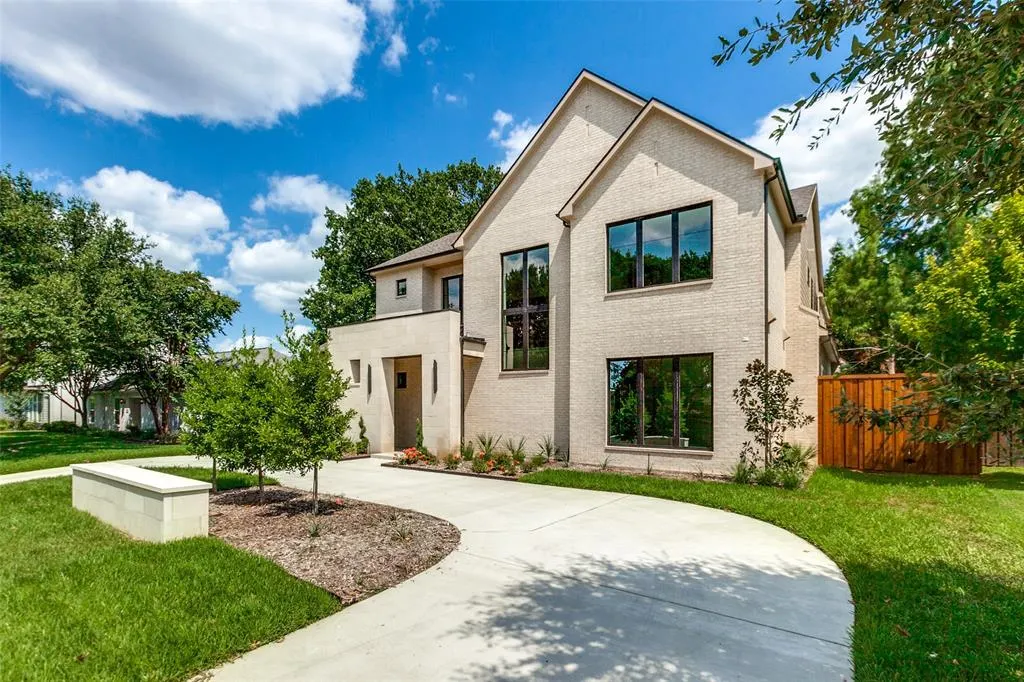 2208 Ridge Crest Drive