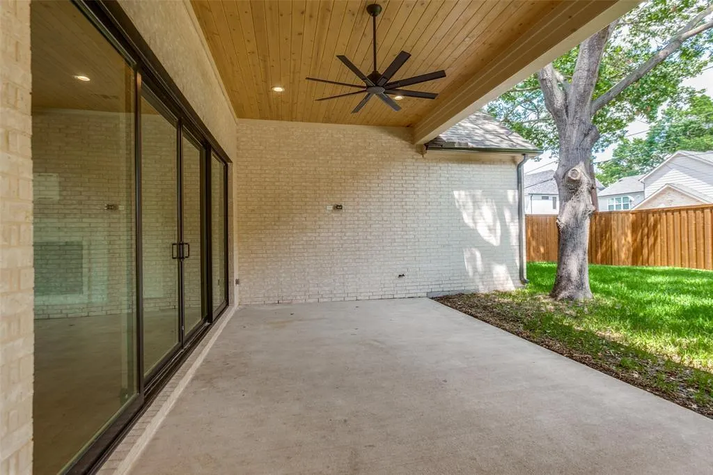 2208 Ridge Crest Drive