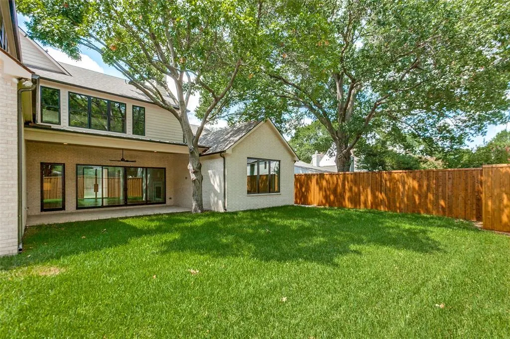 2208 Ridge Crest Drive