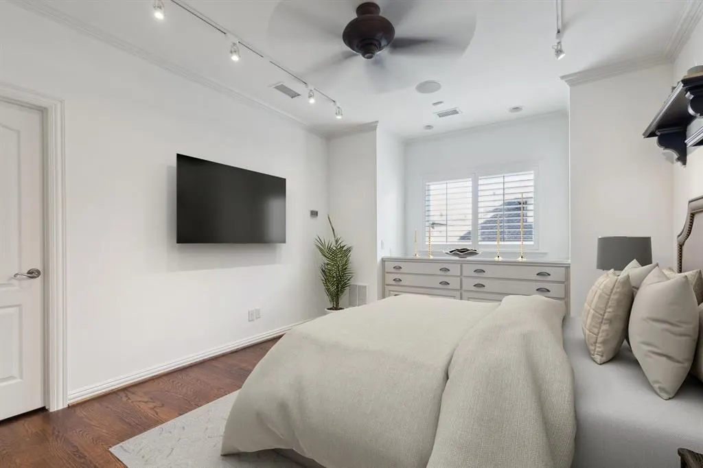 5252 Longvue Drive