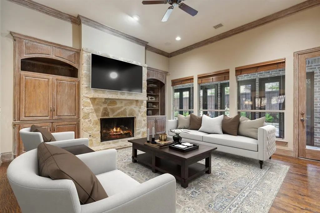 5252 Longvue Drive
