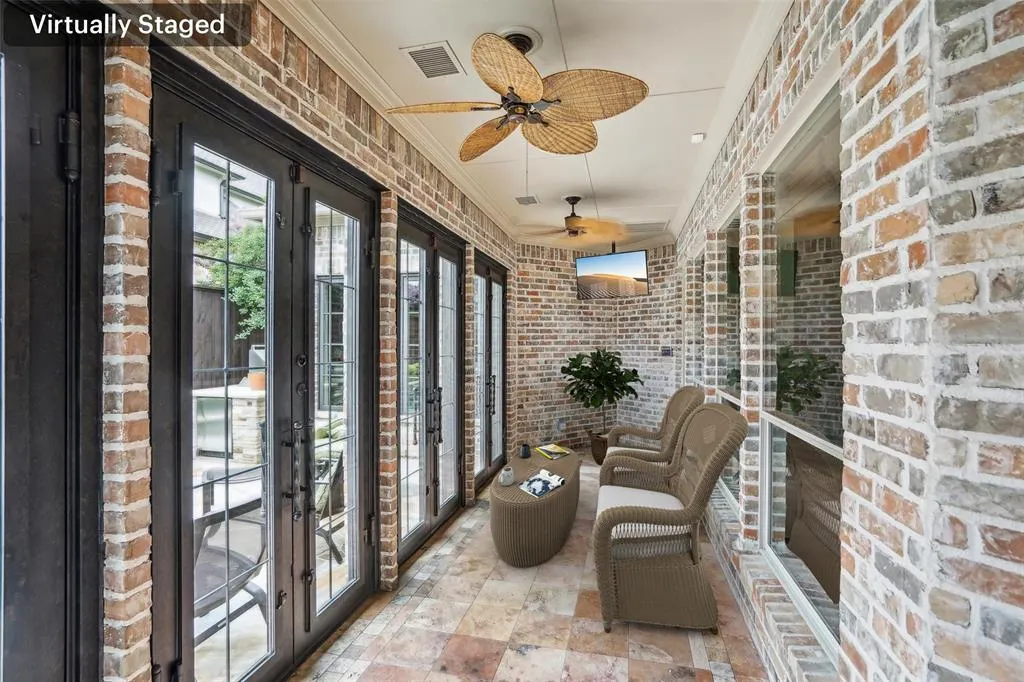 5252 Longvue Drive