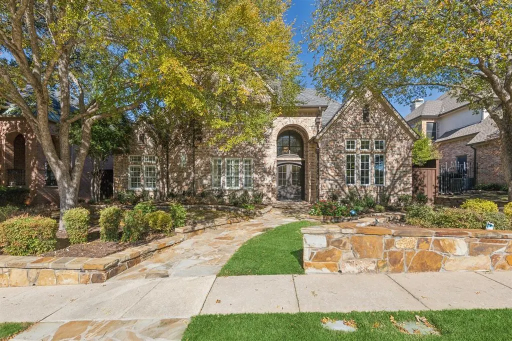 5252 Longvue Drive