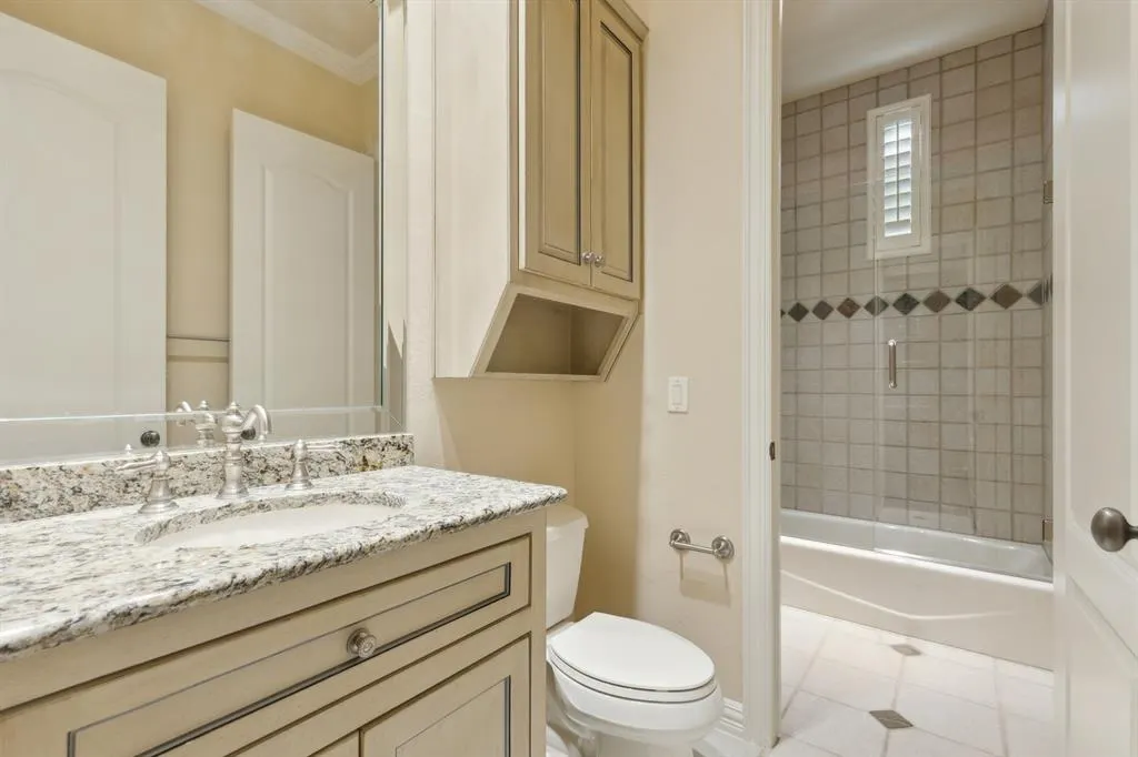 5252 Longvue Drive