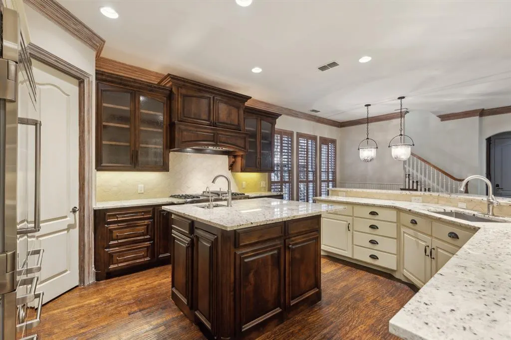 5252 Longvue Drive