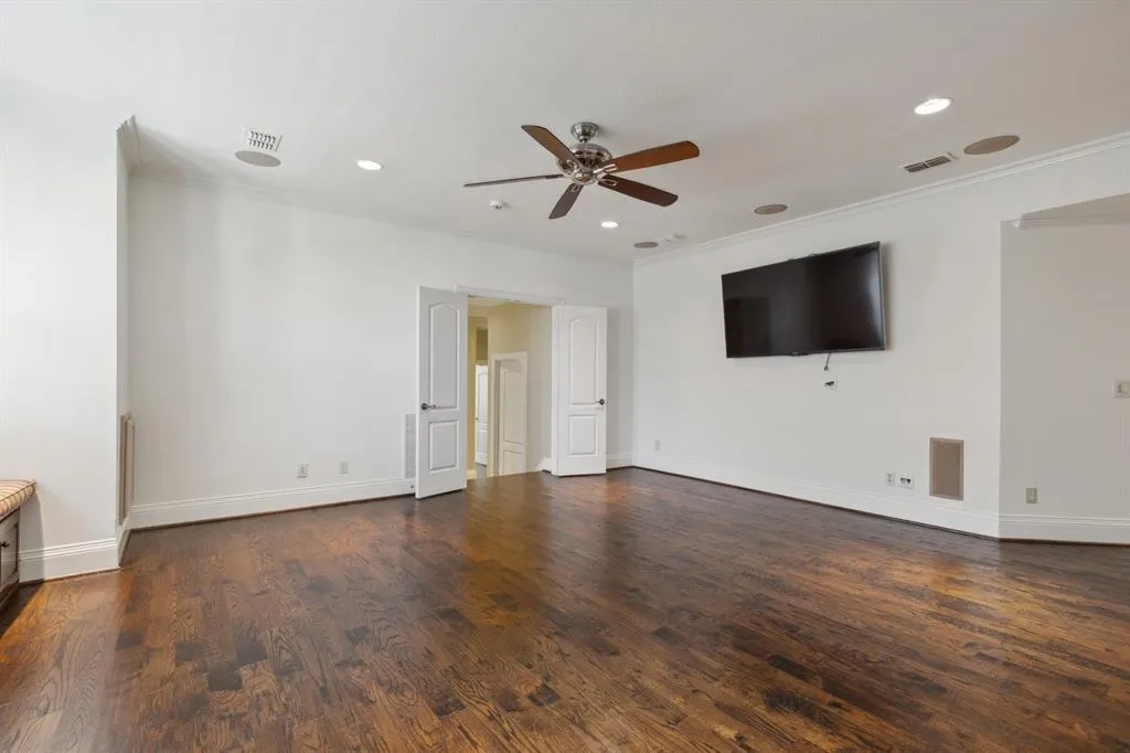 5252 Longvue Drive