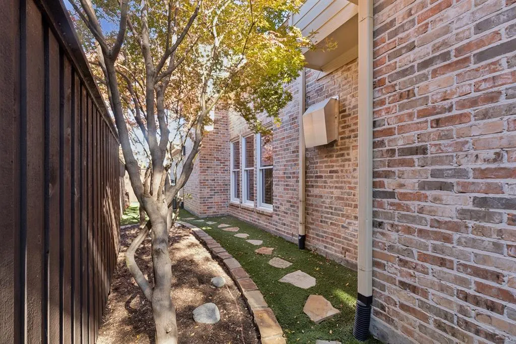 5252 Longvue Drive