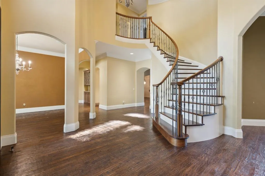 5252 Longvue Drive