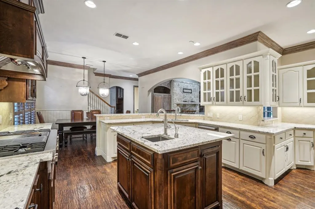 5252 Longvue Drive