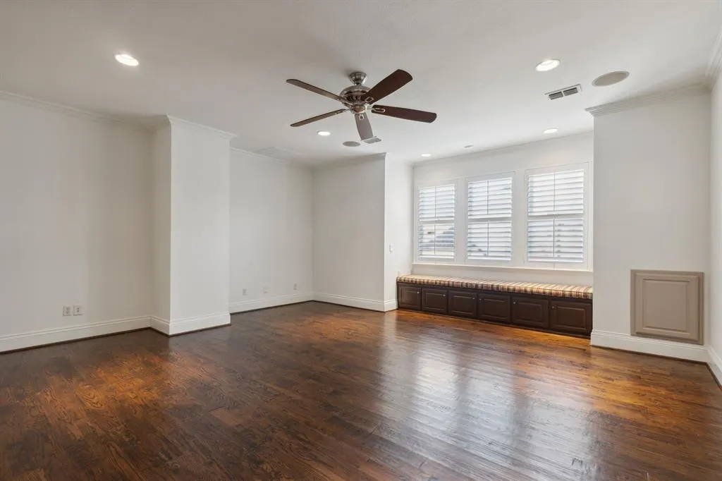 5252 Longvue Drive