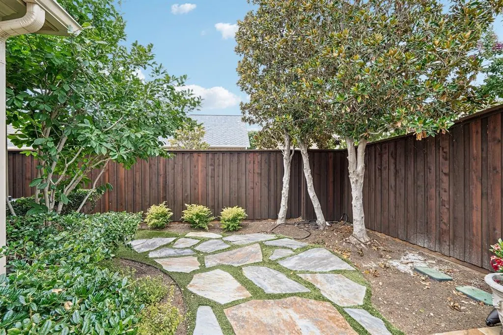 5252 Longvue Drive