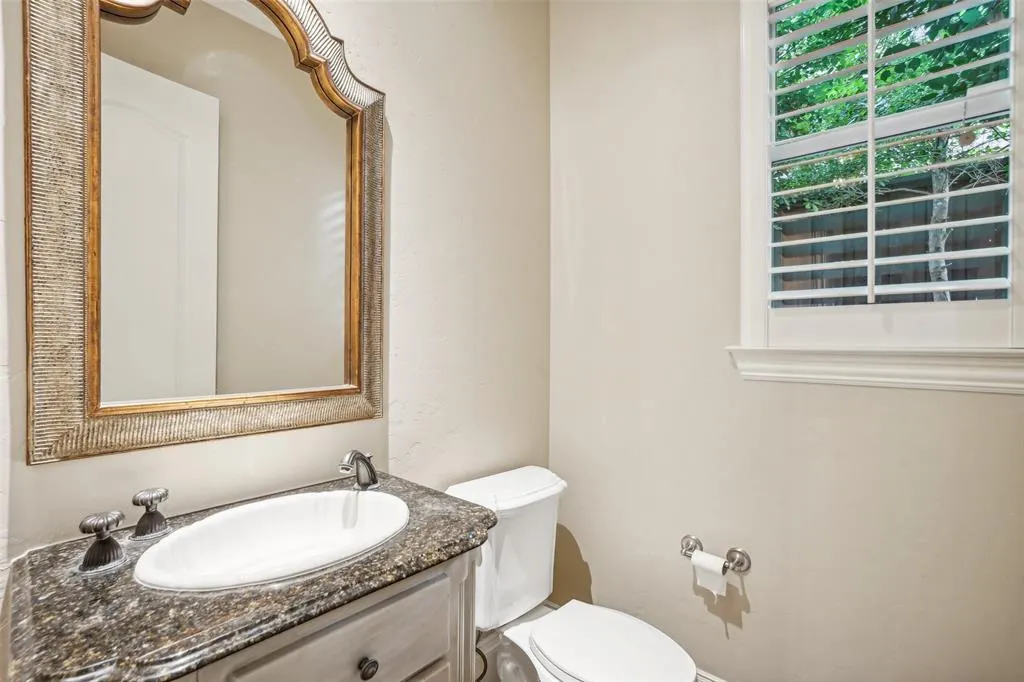 5252 Longvue Drive