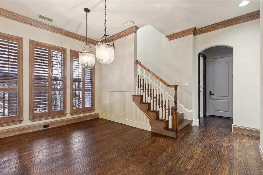 5252 Longvue Drive