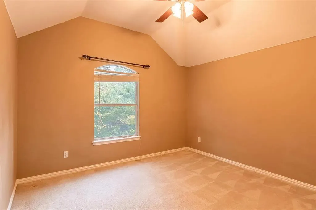 3829 Walnut Ridge Lane