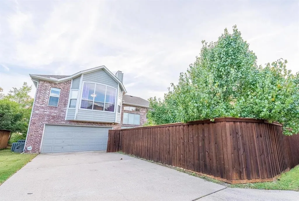 3829 Walnut Ridge Lane