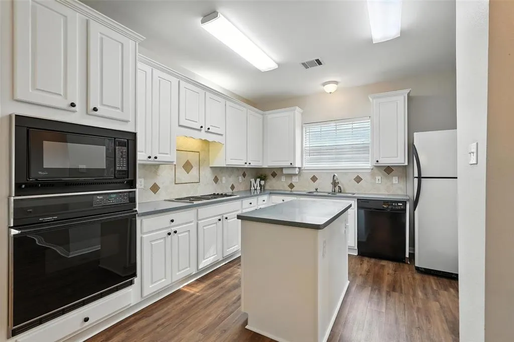 4301 Peggy Lane