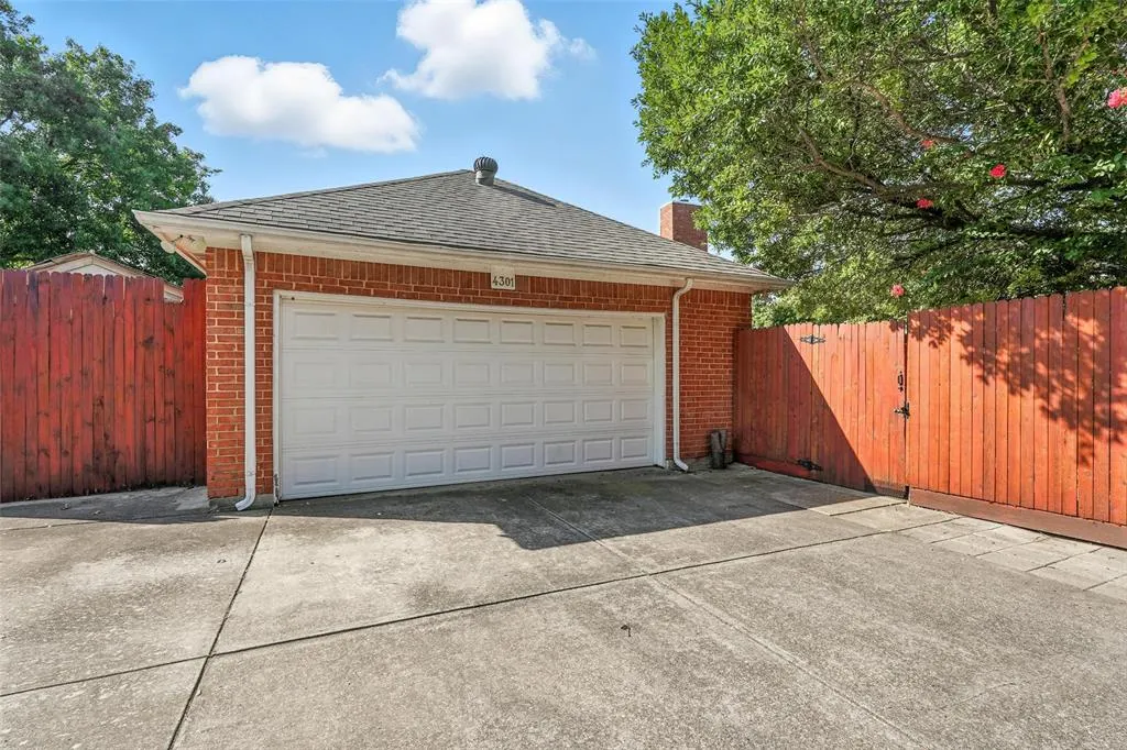 4301 Peggy Lane