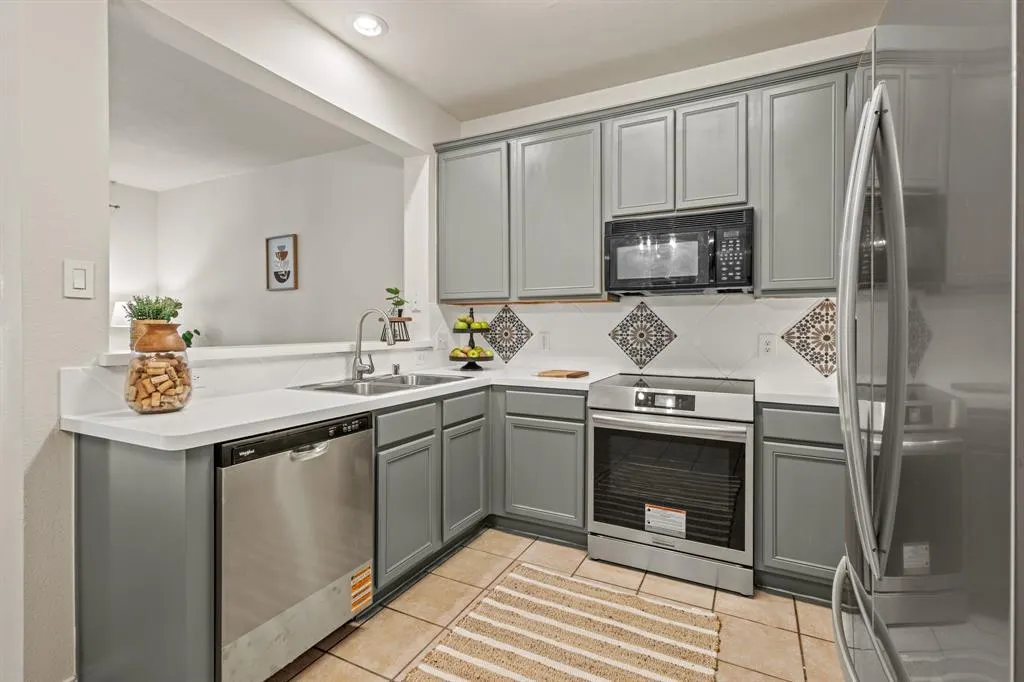 4076 Kyndra Circle