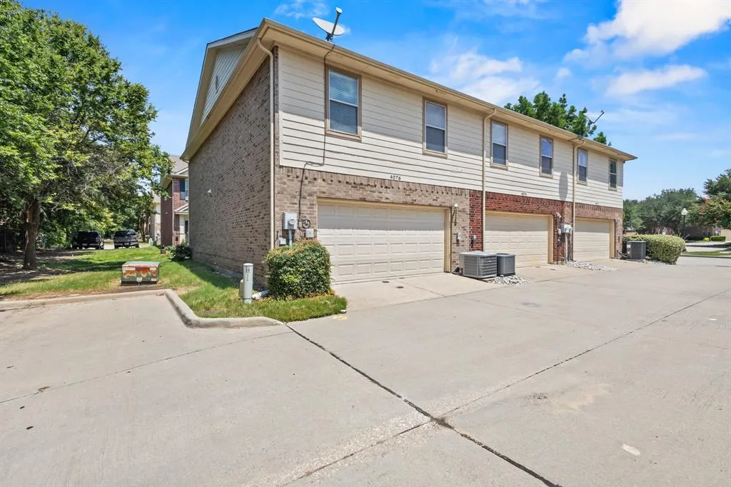 4076 Kyndra Circle