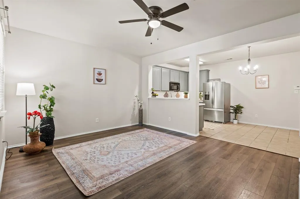 4076 Kyndra Circle